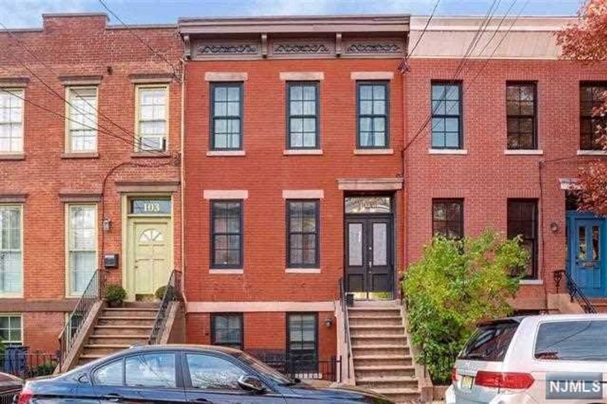 Updated Garden level 1 Bedroom condo unit in downtown Jersey City with private backyard for rent. Beautifully renovated a few years ago with central air conditioning, Ikea modern style lighted cabinetry. Open concept kitchen with Granite breakfast bar and pendant lights and stainless steel appliances. An amazing location close to transportation, Path, Light Rail, and the Grove area nightlife as well as Hamilton Park neighborhood. Pets ok. Tenant pays one month broker fee. Tenant pays all utilities including sewer. Avail 4/1/2024.