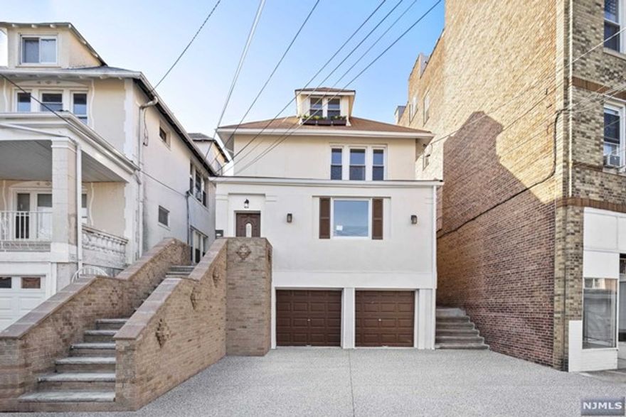 Modern - Spacious Duplex conveniently located in Cliffside Park. Close to Edgewater, Hudson County Park, and Ferry. East access to George Washington bridge or Lincoln tunnel. The Apartment features modern finishes, Primary bedroom with en suite bathroom. central a/c, 1 Garage Space. Laundry in Unit. 1 month broker fee paid by tenant. Come take a look and discover your new lifestyle in Cliffside Park! You will love it!!!!