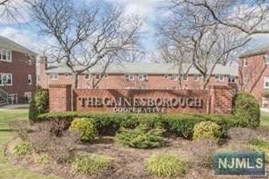 Beautiful updated freshly painted 2 bed in the Gainesborough.Eat-In Kitchen has stainless steel appliances,new cabinetry and countertops.Master bed has space for a king bed and large closet. Close to NYC transportation (bus/train),schools,parks,shopping and more.Parking in back.