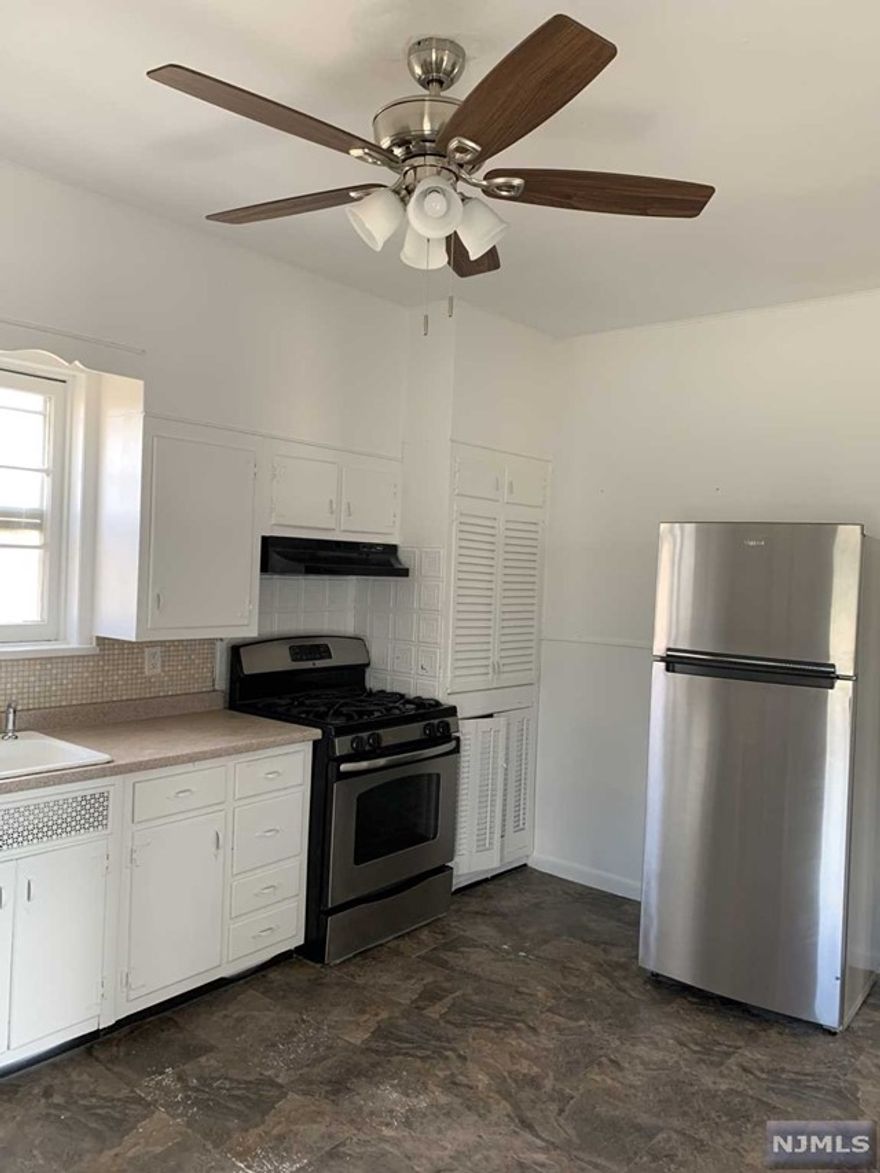 UPDATED LARGE 3 BEDROOM UNIT UPSTAIRS IN 2 FAMILY HOUSE. LARGE PROPERTY WITH PRIVATE DRIVEWAY. CONVENIENT TO TRANSPORTATION. WALKING DISTANCE TO PARKS, SCHOOLS ETC.