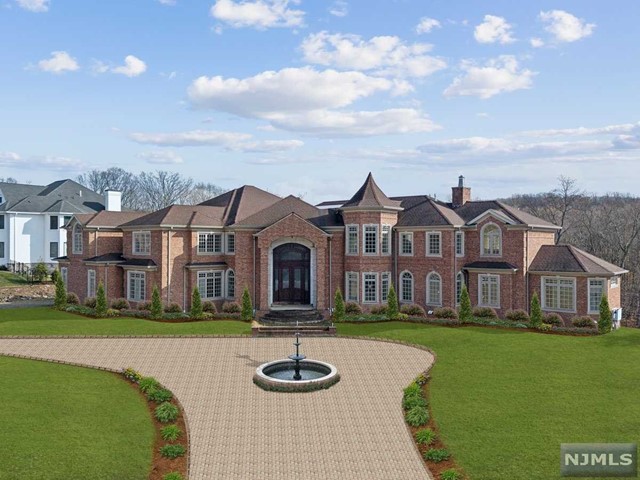 11 Grasmere Court, Livingston, New Jersey - 6 Bedrooms  
9.5 Bathrooms  
19 Rooms - 