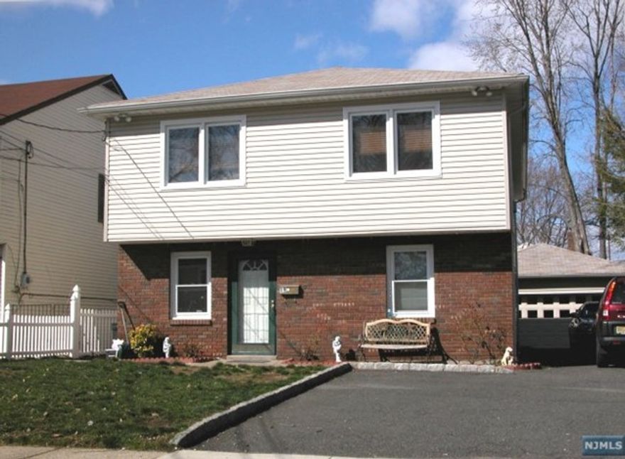 GREAT FIRST FLOOR APT IN EXCELLENT LOCATION; ALL UTILITIES INCLUDED,C/A AND PARKING SPACES;WALKING DISTANCE TO SCHOOLS,LOCAL AND N.Y.C. TRANSPORTATION.