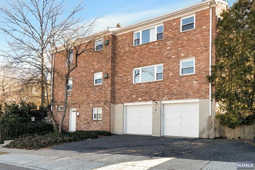 Recently renovated, this spacious studio in the heart of Leonia offers 340SF of comfortable living space with hardwood floors throughout. Enjoy the convenience of proximity to shops, restaurants, parks, a library, and other public facilities nearby. Easy access to New York and other New Jersey areas via nearby public transportation and major highways. Rent includes heating, hot water, and parking for added convenience. The apartment is pet-free and non-smoking, making it suitable for those seeking a clean living environment.