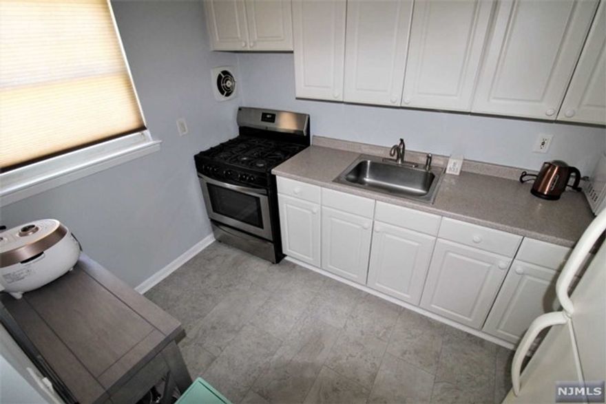 Recently renovated 1 br condo for rent. Terrific location of Fort Lee: Close to park, restaurant, school, few steps to NYC transportation. All hardwood floors. Updated kitchen and bathroom. Bright and airy. Plenty of Closets and storage spaces. Available around August 1, 2022. No Pets. No Smoking inside the apt.