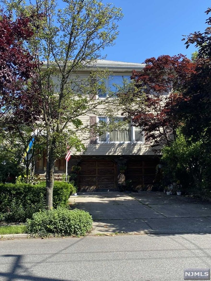 EXTRA LARGE 3 BEDROOM , 1 FULL BATH 2ND FLOOR APARTMENT. NEWER CARPET, NEW KITCHEN FLOOR, VERY SPACIOUS & BRIGHT !! NO PETS (don't ask), NO SMOKING OF ANY KIND INSIDE OR OUTSIDE ON THE PROPERTY.. WASHER & DRYER HOOK UPS IN BASEMENT (no storage in basement), TENANT TO SUPPLY THEIR OWN REFRIGERATOR. STREET PARKING ONLY, NO YARD USE...** tenant is selling kitchen island & dining room set** Realtor Lease Application, and National Tenant Network (NTN) Scoring Report is required. Subject to financials and interview.GOOD CREDIT A MUST !!! Security deposit, 1st month's rent and Broker's Fee by Bank Check or Money Order only.