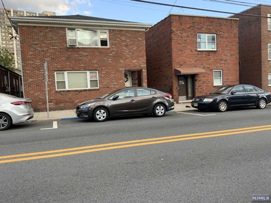 LARGE RENOVATED APARTMENT (2 BEDROOMS) FOR RENT (2ND FLOOR): (AVAILABLE AUGUST !ST) (PETS ALLOWED) HOT / COLD WATER INCLUDED: FRESHLY PAINTED. LOCATED, IN THE BEST AND MOST CONVENIENT AREA OF CLIFFSIDE PARK: LOCATED ON PALISADE AVENUE AND NEAR ANDERSON AVENUE. PLENTY OF SHOPPING AND RESTAURANTS. CITY PLACE & IPIC MOVIE THEATER CLOSE. BUSES BOTH ON PALISADE AND ANDERSON AVENUE: MINUTES TO GEORGE WASHINGTON BRIDGE WHERE YOU CAN TAKE NEW YORK/ NEW JERSEY BUSES, (A TRAIN IS ON THE OTHER SIDE OF GW BRIDGE 20 MINUTES TO MIDTOWN), EXPRESS BUSES TO MANHATTAN. BUSES IN FRONT OF APARTMENT, MINUTES TO EDGEWATER WHERE FERRY IS LOCATED TO NYC. GARDEN STATE MALL, BERGEN MALL IS 20 MINUTE DRIVE. ALWAYS PLENTY OF PARKING ON THE STREET. LAUNDRY 1/4 BLOCK WALK. MUST SEE TO APPRECIATE.