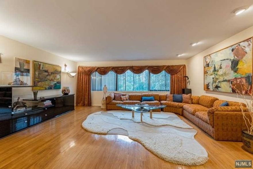 A rarely offered townhouse at Exclusive Summit Woods,nestled in on Englewood's East Hill,overlooking Flat Rock Brook Nature Preserve.This spectacular,4 story home will capture you with it's spacious,open layout,a loft like feel,abundance of windows and skylights throughout,flooded with natural light and stunning details.Generous living and dining room and a gourmet kitchen,a lower level family room with fireplace,powder room and serene outdoor patio.The upstairs level features 2 bedrooms,a full bath and laundry room.The top floor, your master bedroom suite with sitting area,a walk in closet and full length built in wall closet,your en-suite Bath with jacuzzi tub,double sink vanity and a shower.Attached 2 car garage,multi zone central air,lots of closet space and storage are other features to this unique home,situated in a beautifully landscaped and most desirable townhouse enclave,including an in-ground pool as part of the amenities, near GWB/NYC,highways,shopping,restaurants ...