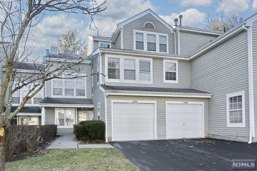 Rare find in sought after Paddington Square! Large 1 bedroom condo with attached garage that leads directly into the unit. One floor living with no steps. Kitchen with stainless refrig and new microwave. Bathroom has separate stall shower and tub as well as two sinks. Relax on your private patio with a wooded view. Furnace, air conditioning and hot water heater replaced in 2013. Enjoy summer days by the pool. Best & final offers due 12/27 at 5:00. Call Jeanne 201-788-1042