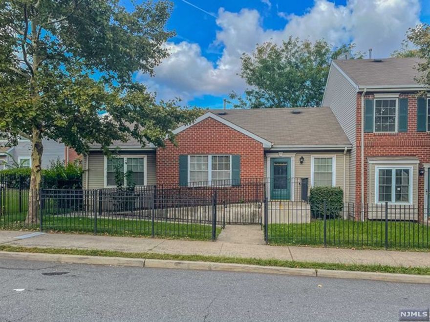 Beautiful 3bedroom, 1.5 bath, ranch townhouse unit. Features newly installed flooring, large eat-in kitchen, formal dinning, living room, and in unit washer/dryer. Unit is handicapped modified with 24hr security and community daycare center. Close to public transportation, shopping center and schools, with short commute to NYC.