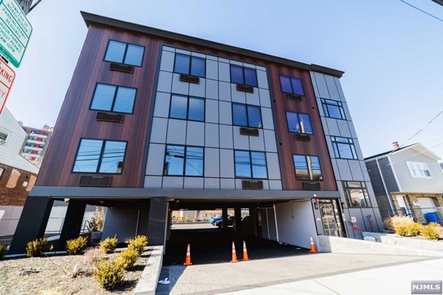 Newer one Bedroom apt with an extra Room- Open Concept Kitchen, Full Bath. Fully Loaded Kitchen . Elevator Building . Coins laundry on Each Floor. Renters are responsible of all Electric Utilities, Water and Sewer. Proof of Income. Credit report and Id is needed .