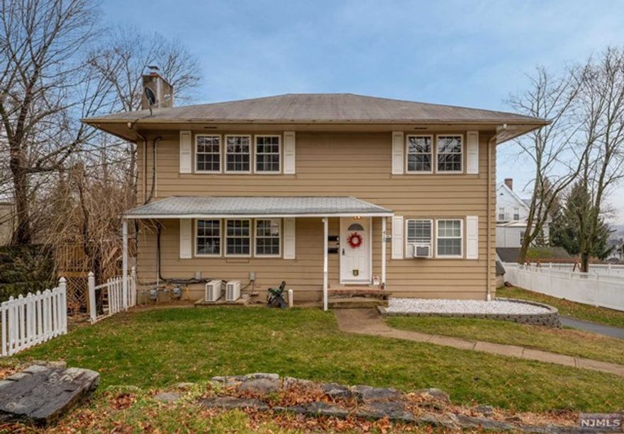 Come and see this Immaculate 2 bedroom (plus bonus office / dining room!), 1 bath apt in the heart of Boonton! Located on tranquil Cornelia St, just two blocks away from downtown main st, this newly renovated second floor apartment offers year round NYC views! With laundry in unit, this spacious apartment offers everything you could hope to have living in Boonton!