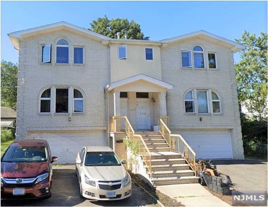FORT LEE PRIME LOCATION, OVER-SIZED DUPLEX, TOTALLY RENOVATED KITCHEN W GRANITE COUNTER TOP, STAINLESS STEEL APPLIANCES, BEAUTIFUL PORCELAIN BACKSPLASH, HARDWOOD FLOOR THROUGHOUT, SKYLIGHT ON SECOND FL. WHOLE HOUSE IN MINT CONDITION. NY BUS STOP AROUND CORNER, EVERYTHING CONVENIENT, MOVE-IN AVAILABLE FROM JULY 1ST.
