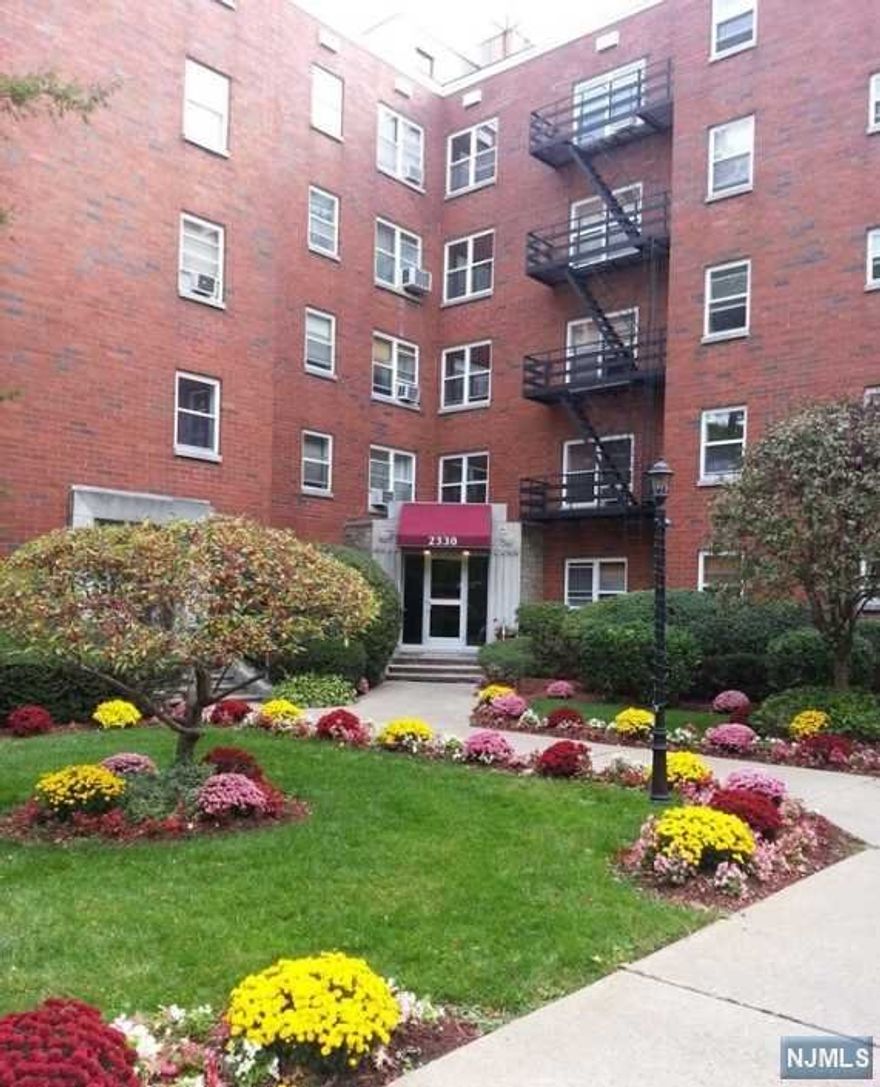 RENOVATED ONE BR ON TOP FL.BRIGHT SOUTH EAST VIEW.CONVENIENT LOCATION FOR WALKING DISTANCE TO SHOPPING,NY BUS,PARK,AND SCHOOL#3.MAINTENANCE INCLUDED HEAT,HOT WATER AND PARKING.