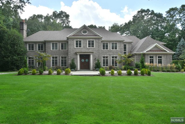 2 Alford Drive, Saddle River, New Jersey - 6 Bedrooms  
8 Bathrooms  
13 Rooms - 