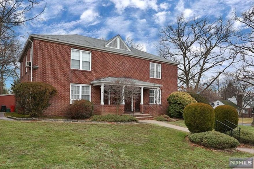 JUST BEEN RENOVATED. NEWER BATHROOM, NEWER KITCHEN WITH STAINLESS STEEL APPLIANCES. REFINISHED HARDWOOD FLOORS. EASTERN EXPOSURE AND NYC BUS RIGHT IN FRONT OF THE COMPLEX. WALKING DISTANCE TO SCHOOLS, SHOPS AND RESTAURANTS. HEAT HOT WATER AND THIS UNIT COMES WITH A DETACHED GARAGE.