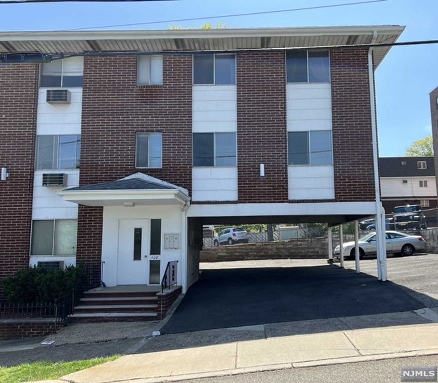 Newly Painted One bedroom apartment, Heat & Hot water included, hardwood floors. Steps to bus stop, walking distance to train station & Restaurants. Easy access to most Highways & shopping. Landlord will accept One indoor cat. Management runs their own credit report for a fee $ 49.00 per person Renters insurance required.