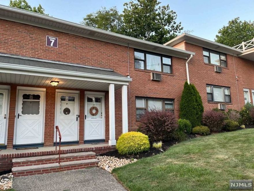 A beautiful, 1 bedroom, 1 full-bathroom, 1st floor unit, located in the Great Notch area of Little Falls. Featuring an oversized Living/Dining combo, updated bathroom and huge bed room. Located just minutes from buses & trains to NYC. Close to shopping, highways Rt. 46, 3, 80, GSP, NJTP and downtown Montclair. Laundry is located within steps of the unit. Includes storage in your own personal storage unit in basement. Maintenance includes Heat and Hot Water. Beautiful hardwood floors underneath the carpet. Closet organizers. Professionally managed property. Full time superintendent is very kind and helpful. Your own dedicated parking spot. Large windows and lots of cheerful light.