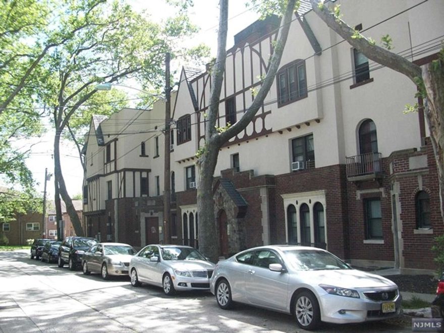 HARDWOOD FLOOR, HEAT-HOT WATER INCLUDE, TENANT PAY ELECTRIC-COOKING GAS,STREET PARKING,NO PETS, REQUIRED CREDT-INCOME CHECK.