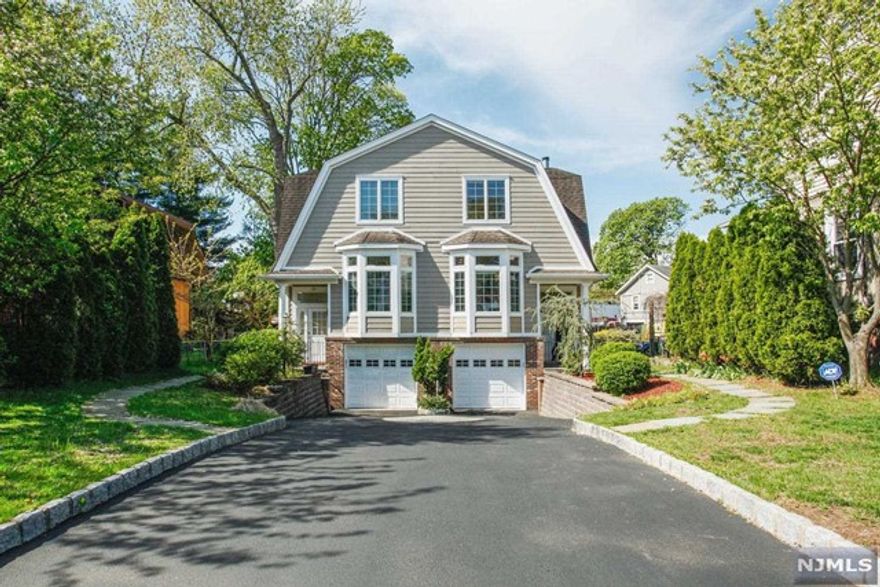 Tenafly, the most desirable town in NJ, Top rated school system and convenient to commute to NYC , Bright 3 story side by side duplex, built-in 2005, Located on quiet residential St. 3 beds and 3.5 baths, 2 story entrance foyer, main floor 9ft ceiling height. Modern eat-in kitchen w/ granite countertop, SS appliance, wood-burning fireplace, 2 zone central A/C, 4 zone heating, Anderson windows, sliding door, the paver patio, central vacuum, W/D in laundry room, walking distance to all schools, shops, and NYC transportation.