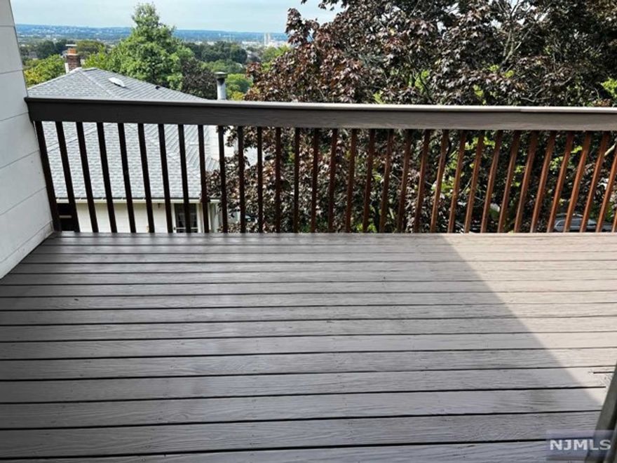 nice 3 bdrs apartment in a residential area of Ridgefield , Harwood floors in all the bdrs ,nice family room in the back and an outside deck to enjoy beautiful view