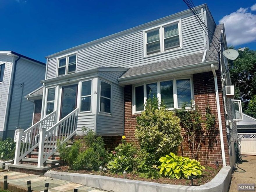 Cozy 2 bedroom apartment on the second floor in a nice and quiet residential area. Apartment features a living room, eat-in kitchen, 2 bedrooms and 1 full bathroom. Hardwood floors throughout. Street parking only. Close to schools, shopping and transportation. Tenant responsible for utilities (heat, hot water, gas and electric). Available July 1st. Laundromat on Lanza Ave few blocks away from the house. 1.5 security deposit, 1 month real estate fee and 1st month's rent.