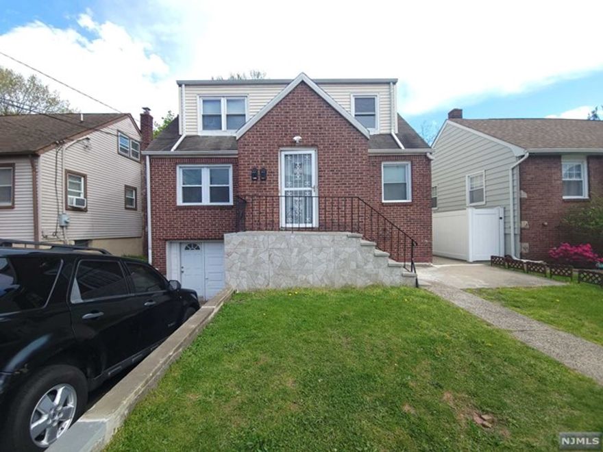 **Landlord is paying HALF of broker fee!** Welcome to your new home in Ridgefield! This beautiful 2-bedroom apartment boasts a stunning kitchen, a gorgeous bathroom, and modern features throughout. With laundry hookups and a shared backyard, convenience is at your fingertips. Enjoy easy access to nearby amenities including stores, restaurants, and grocery stores. Plus, with its proximity to NYC, public transportation, and major highways, commuting is a breeze. Don't miss out on this perfect location! No smoking & No Pet 1st Month rent 1.5 Month security deposit Half Month Broker fee