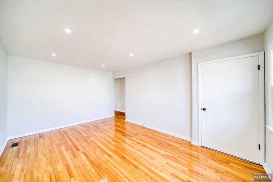 Welcome to this spacious 3 bedroom unit in the town of lodi, this unit offers a spacious living room with Eat-in Kitchen lots of window lighting located in a cup-de sac near school and NYC transportation it is also near restaurants and shopping center.