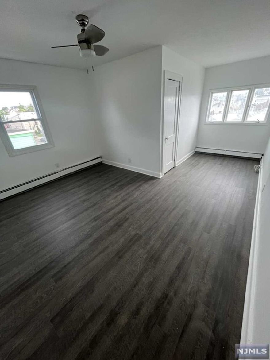 THIS TOP FLOOR BRIGHT TWO BEDROOM APARTMENT THAT HAS BEEN COMPLETELY RENOVATED. INCLUDES A NEW KITCHEN, NEW BATH, LIVING/DINING AREA, TWO BEDROOMS WITH ABUNDANCE OF CLOSET SPACE AND A ROOM THAT COULD BE OFFICE OR LARGE STORAGE AREA. MUST SEE TO APPRICIATE. USE OF SHARED BACKYARD. HOME IS CONVENIENT TO SHOPPING, PARKS, SCHOOLS AND TRANSPORTATION. DON'T DELAY THIS IS VERY SELDOM AVAILABLE AT THIS PRICE.