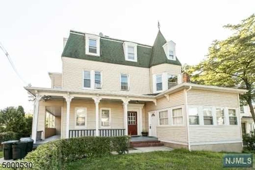 LOCATION, LOCATION, LOCATION!! ENJOY LIVING IN THIS DOWNTOWN MASTERPIECE! BEAUTIFUL BUILDING IN THE HEART OF MORRISTOWN. ONE BLOCK FROM COURTHOUSE, HEADQUATERS PLAZA, CLOSE TO FAMOUS RESTURANTS AND SHOPS! NEAR TRAIN STATION. NO PETS PERMITTED NTN REPORT REQIRED. OFF STREET PARKING AVAILABLE IN LOT NEXT TO BUILDING OR TOWN PARKING ON CATTANO ST. TENANT REPONSIBLE FOR SMOKE CERT FEE (APPROX. $120)