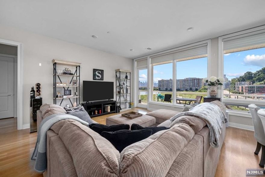 Gorgeous luxury apartment in 4 year old building on the waterfront with incredible NYC views. Top of the line appliances including Wolf gas range stove, Sub Zero refrigerator, Kalista faucets, 350 SF balcony, state of the art gym, pool, 24 concierge, club room for entertaining, children's playroom.