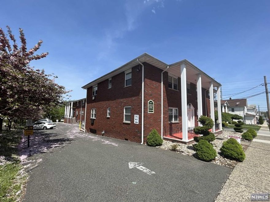 One bedroom unit in great location in Belleville! Windows provide great natural light in this second floor corner unit. Enter into open living room area adjacent to kitchen. Hardwood floors throughout with tile floors in kitchen. One assigned parking spot with on street parking available. Laundry unit below in basement area. Located near public transportation, food & shopping area. This one won't last long!