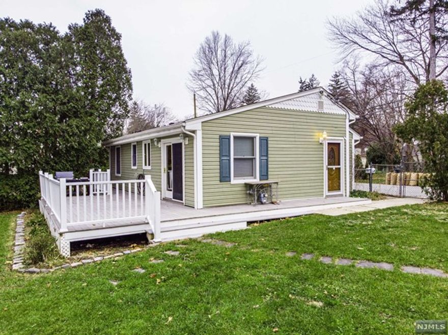 Welcome to this updated, charming, delightful 2-bedroom ranch. Enter into the oversized room with living room, MEIK with custom cabinets and SS appliances. Saunter out to the oversized Trex deck that runs the back of the home and along the side. Entertain and enjoy the flat backyard. Enter into the master bedroom, along with additional bedroom and full bath. A great location and part of an awesome town! Enjoy Oakland, a Silver level sustainability town! Credit check, interview and tenant insurance required. Tenant responsible for all utilities. Tenant responsible for first $150 of repairs.