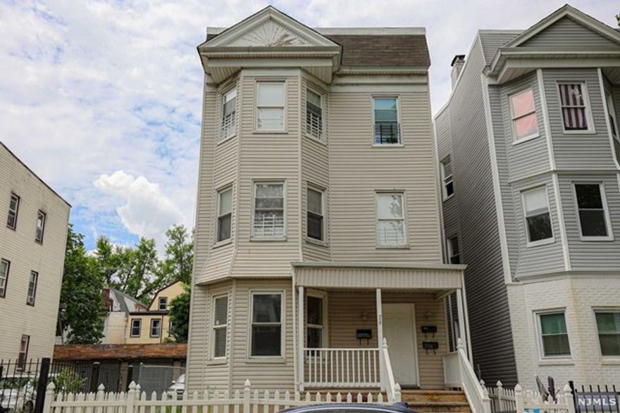 This cozy first floor unit in East Orange is a commuter's dream and close to everything! The GSP and Rt 280 are only minutes away, as is public transportation and Branch Brook Park. Featuring 3 spacious bedrooms and access to the backyard, this unit is sure to please!