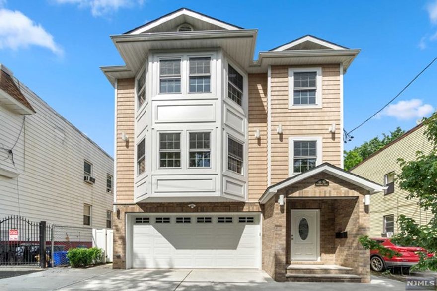 l WELCOME HOME! BE THE FIRST TO OCCUPY THIS BEAUTIFUL SUN-FILLED NEW CONSTRUCTION APARTMENT. YOUR NEW HOME HOLDS A SPACIOUS 3 BEDROOMS 2 BATHROOM LAYOUT ACCOMPANIED WITH ALL NEW TOP OF THE LINE APPLIANCES. CENTRAL AIR & HEAT! WASHER AND DRYER INCLUDED. THIS WILL NOT LAST LONG!