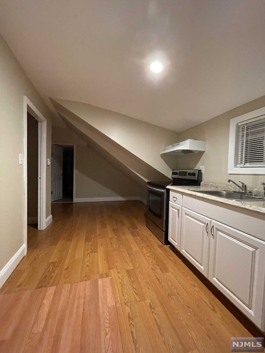 1 bedroom apartment located on the 2nd floor in the Hillcrest section of Paterson. Street parking only, No Laundry, No Use of Yard. Includes all utilities. NO PETS.