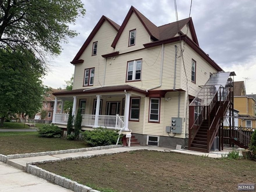 Beautiful 2 bedrooms apt in a quite st , offering large beautiful porch , private entrance to the apartment, living room, eat-in-kit, master bedroom, bedroom, ceramic tile bathroom, laundry area. all hardwood floors, central AC freshly painted .