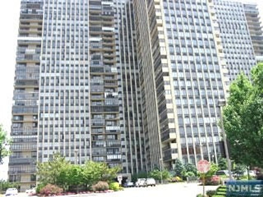 High floor deluxe "C" line 2 BR / 2 BTH with terrace view of the downtown NYC skyline and magnificent sunsets. Located in full service luxury Winston Towers, with 24 hour doorman, indoor and outdoor pools, tennis courts, children's playground and indoor play facilities for toddlers and up. Easy access to NYC via NJ Transit or NY Waterways Ferry (shuttle located in front of complex) or drive yourself in via GWB or Lincoln tunnel, only minutes away.