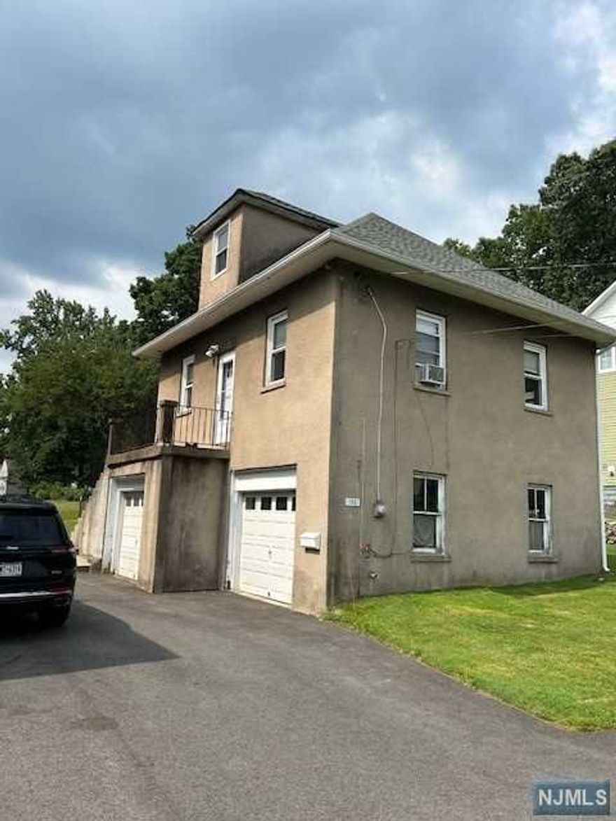 Two bedroom one bath carriage house above garage. Newly painted & carpeted. Close to NYC transportation, downtown and top rated schools.
