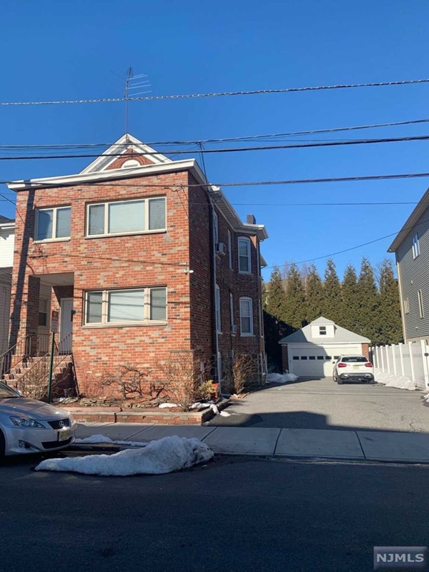 Prime Location in Cliffside Park. Furnished apt (furniture can be removed if not needed). Very Clean and spacious one bed+den. Renovated kitchen and bathroom. Huge storage space. One parking, heating are included in Rent. NYC buses, shops and lots of restaurants are very close.