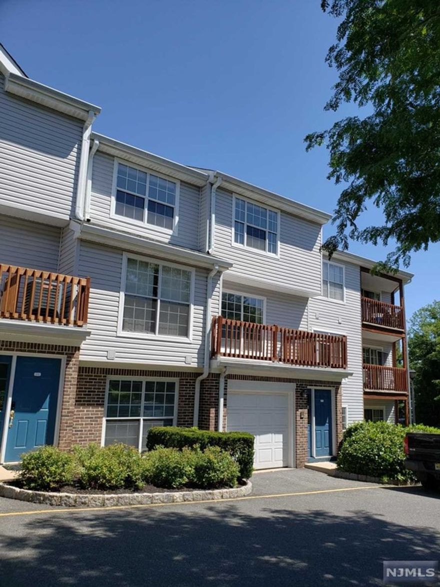 South facing corner duplex with garage. Unit features all stainless steel appliances, all hardwood floors, new W/D, cook top updated A/C and heating. 24HR security gated community, indoor pool, gym and cable, internet and water included. Due at the lease signing security deposit 1.5 month rent, first month rent, one month broker fee, $450 move-in fee and $500 refundable damage fee.