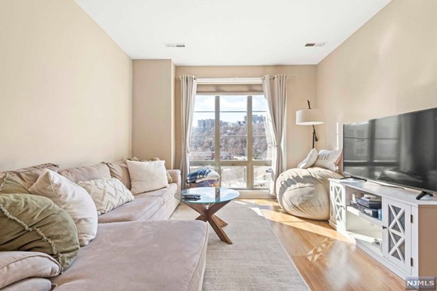 Enjoy beautiful sunsets from floor-to-ceiling windows in this spacious one bedroom, one bath layout at the impressive Hudson Club. A large entry foyer leads to an open concept living room highlighting a contemporary kitchen complete with stainless appliances, granite counters and a breakfast bar, all illuminated by recessed lighting. The spa-like bath has two entries with a gorgeous double vanity topped with Carrara marble. Central A/C, washer/dryer in the unit, abundant closet space throughout & one indoor parking space included. Enjoy all of the Hudson Club's amenities including a 24 hour concierge, access to the amenity center with a full gym, basketball court, outdoor pool, community room, community courtyard with fire pit and more. Located near shopping, parks, restaurants, Starbucks and the Port Imperial Ferry and Light Rail.