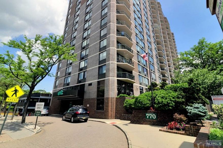 A diamond in the rough! One-bedroom with den in the pet friendly Greenhouse Condominium! This 4th floor south facing apartment features one and a half bathrooms, dining area, large living room, den, balcony, open kitchen with large pantry, bedroom with large dressing area with a walk-in closet. The foyer features a closet/pantry. Relax on your private south facing balcony! A NYC commuter's dream with the NYC express and local buses across the street. All utilities, parking, heat/hot water, AC, high speed internet, and Spectrum cable is included (with HBO/SHOWTIME) in the monthly maintenance fee! No amenity fee for the outdoor pool and two gyms! One deeded deck parking space (#426) and bin storage is included. The Greenhouse is a smoke free building. Sold strickly as-is.