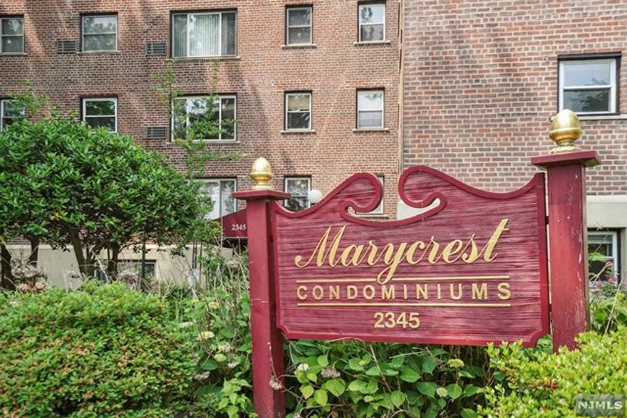 Coveted D line on 3rd floor in pet friendly boutique condo building in heart of Fort Lee, NJ. Southeast exposure provides exceptional sunlight throughout the day. Low maintenance includes heat, hot water, and 1 outdoor parking space. Close to H-Mart, Linwood Plaza shopping, transportation, and blue ribbon schools.