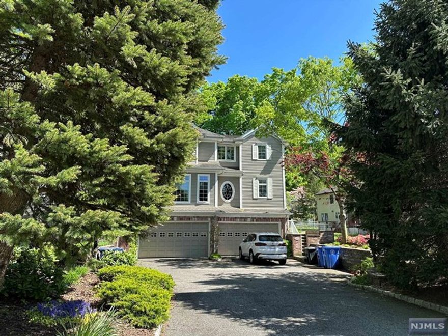 Renovated duplex home located in an excellent school district. The entrance faces south, featuring a gourmet kitchen with granite countertops, stainless steel appliances, and a dining area with a glass door to a private fenced-in backyard. The first level also includes a living room and a half bathroom. On the second floor, there's a primary bedroom with a primary bath. The ground level features a bedroom, a full bathroom, and a utility room. Hardwood floors and central air conditioning throughout. Recent upgrades window treatment. Conveniently located near public transportation to NYC and schools. Call listing agent Yan 646-897-2991.