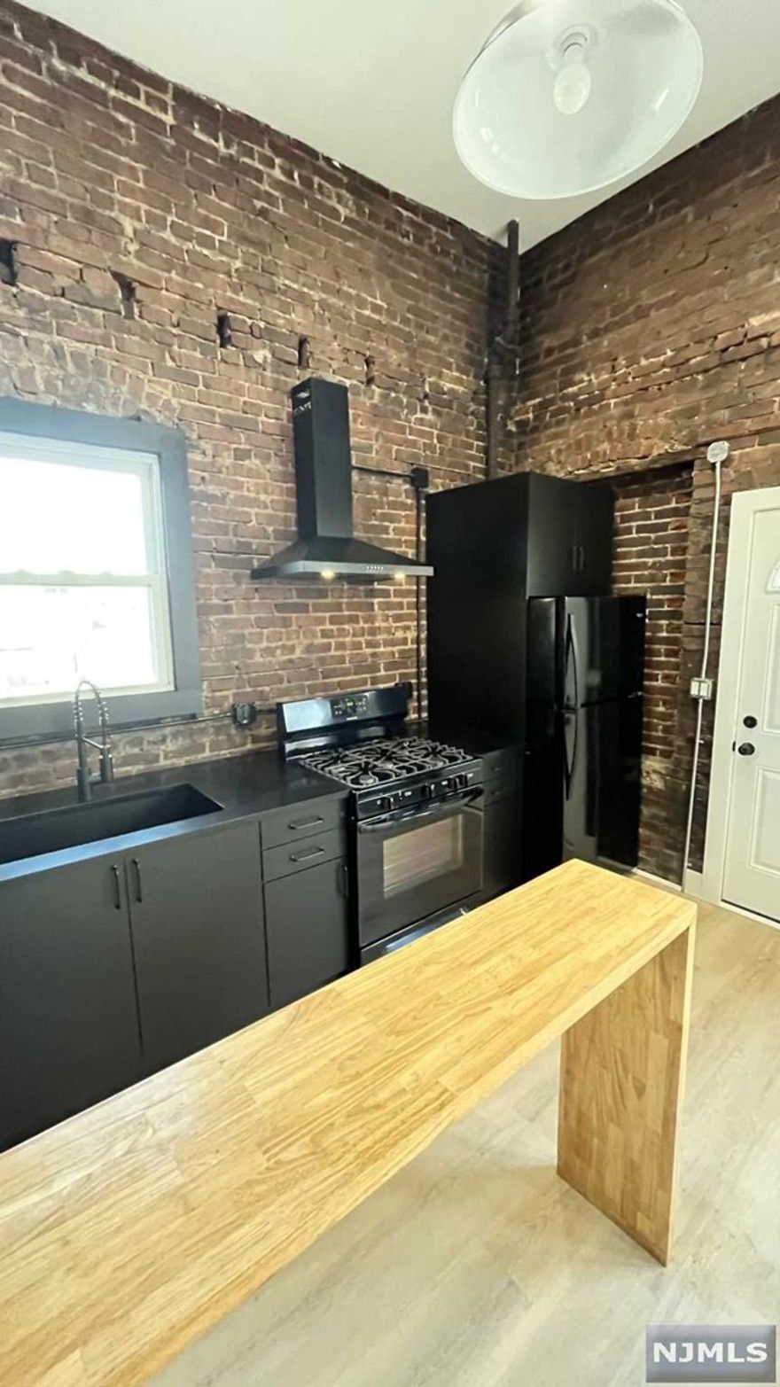 Don't miss out on this one of kind costume design, industrial style. 2 bedroom featuring open floor living, central air and a small balcony. Close to transportation, school, stores and restaurants. APPLICATION, CREDIT CHECK & INTERVIEW REQUIRED. LA is related to owner