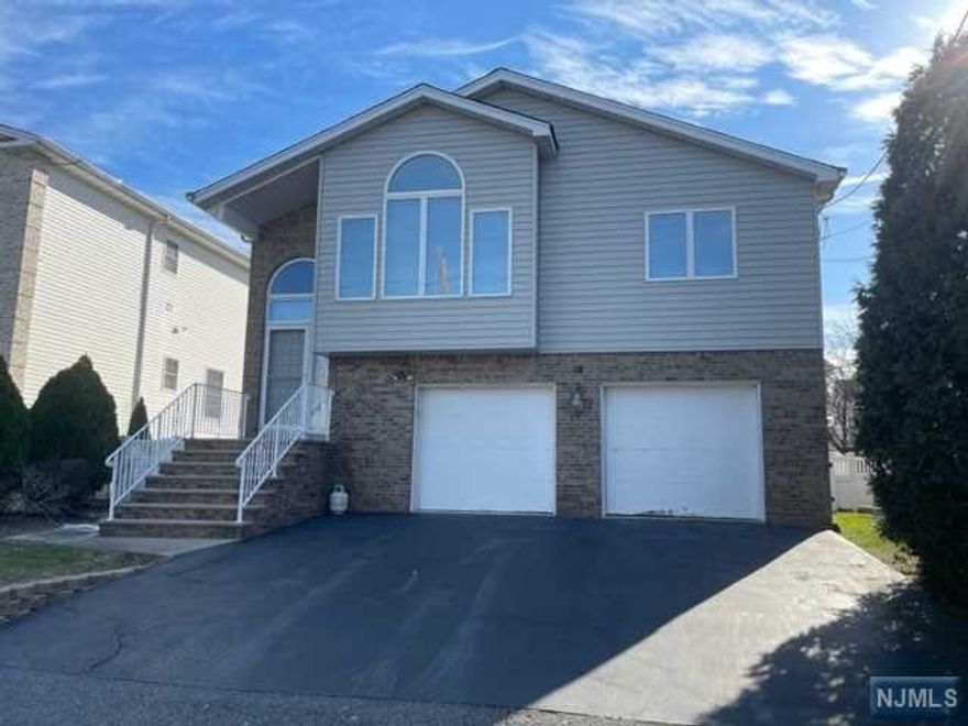 Beautiful open floor plan Bi-Level. Featuring 3BR, 2BTH, KIT, EIK and a Deck on the first floor and Family room ,1BR, BTH, LR and a fire place on the ground floor with sliding door to a large patio. House can be rented furnished for an additional fee. Application, credit check and interview needed. No pets