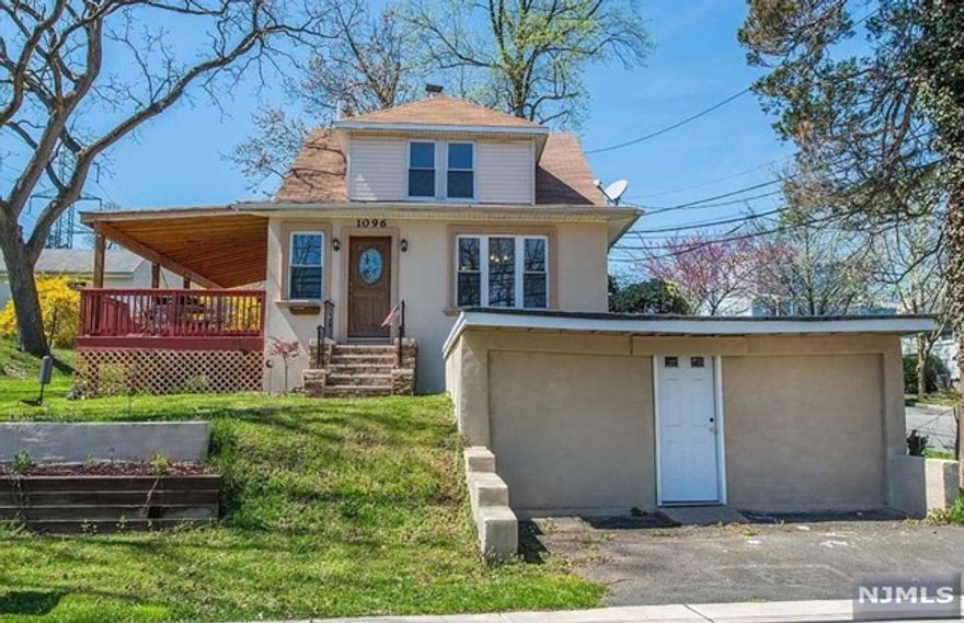 Beautiful and updated 1st floor apartment available for rent June 1. Kitchen and Bath completly renovated and gorgeous, granite countertops. Large living room/ dining room combo. Shared use of backyard and assigned driveway space. Laundry hook up in basement. RENT INCLUDES INTERNET