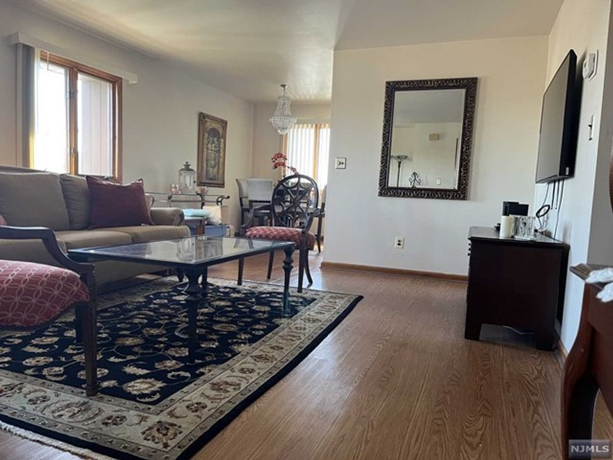 BRIGHT & AIRY ONE BEDROOM APARTMENT ON 2ND FLOOR IN PALISADES PARK. ONSITE PARKING AVAILABLE, ALL UTILITIES INCLUDED EXCEPT ELECTRICITY. CLOSE TO TRANSPORTATION AND CONVENIENT LOCATOPN. OWNER OCCUPIED ON THE 1ST FLOOR.