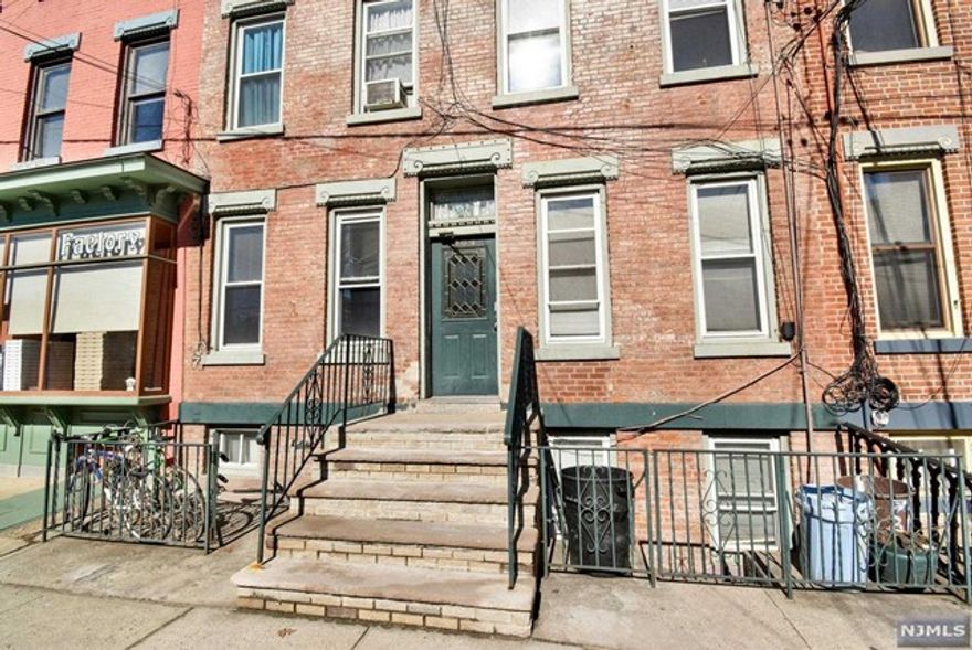 Prime Investment Opportunity! Six units for sale in the heart of downtown Jersey City, just a few blocks from Hamilton Park. Ideal for savvy investors looking to capitalize on the thriving urban market. These strategically located multi-family residences offer a lucrative combination of proximity to amenities, rental demand, and potential for strong returns. Don't miss out on this chance to enhance your investment portfolio in a rapidly growing urban hotspot. Call for more details.