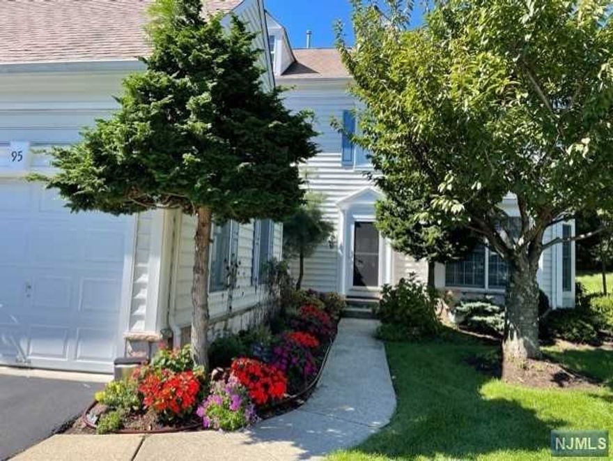 LIKE A SINGLE FAMILY HOME WITHOUT OUTSIDE MAINTENANCE. SITUATED ON A QUIET CUL-DE-SAC LOCATION. THIS ELEGANT TOWNHOME FEATURES 1ST FLOOR MASTER BEDROOM SUITE W/TRAY CEILING, CUSTOM MOLDINGS, WALK-IN-CLOSET. MASTER BATHROOM W/DOUBLE VANITIES, SEPARATE STALL SHOWER AND JACUZZI TUB. 2 STORY FOYER WW/ ELEGANT CIRCULAR STAIRWAY, LEADING TO 2 STORY FAMILY ROOMW/FPLC., 2STORY WINDOW, SEPARATE DINNING ROOM, LARGE EAT-IN-KITCHEN W/HUGE PRIVATE DECK. POWDER ROOM AND LAUNDRY ROOM. SECOND FLOOR HAS 2 BEDROOMS EACH WITH IT'S OWN BATHROOM. LOFTS CAN BE CONVERTED INTO MORE BEDROOMS. FINISHED BASEMENT FEATURES A LARGE ENTERTAINMENT ROOM WITH SEPARATE OFFICE, FULL BATHROOM AND STORAGE. CENTRAL VACUUM, ALARM SYSTEM, CEDAR CLOSET AND MUCH MORE. LOVINGLY MAINTAINED. GOOD SCHOOL SYSTEM, NYC BUS NEARBY, CONVENIENT TO ALL MAJOR HIGHWAYS AND SHOPPING.